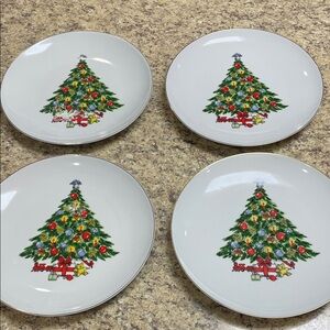Jamestown Christmas Treasure China 10.5” Gold Trim Dinner Plates. Set of 4. GUC